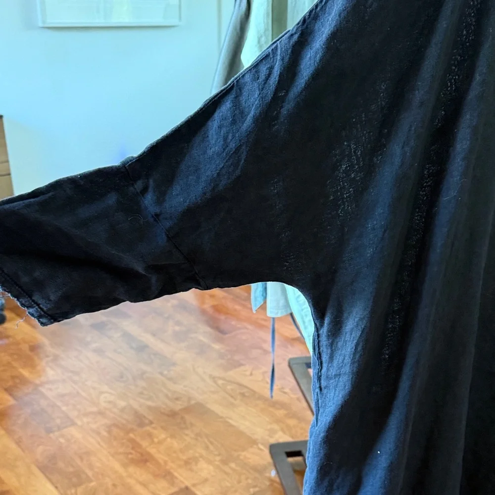 Black Oversized Linen Dress by Black Crane - Picture 5 of 7